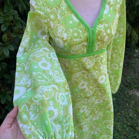 Vintage 1970s Lime Green Floral Long Sleeve Dress – Mod Boho Hippie Style - Picture 5 of 5